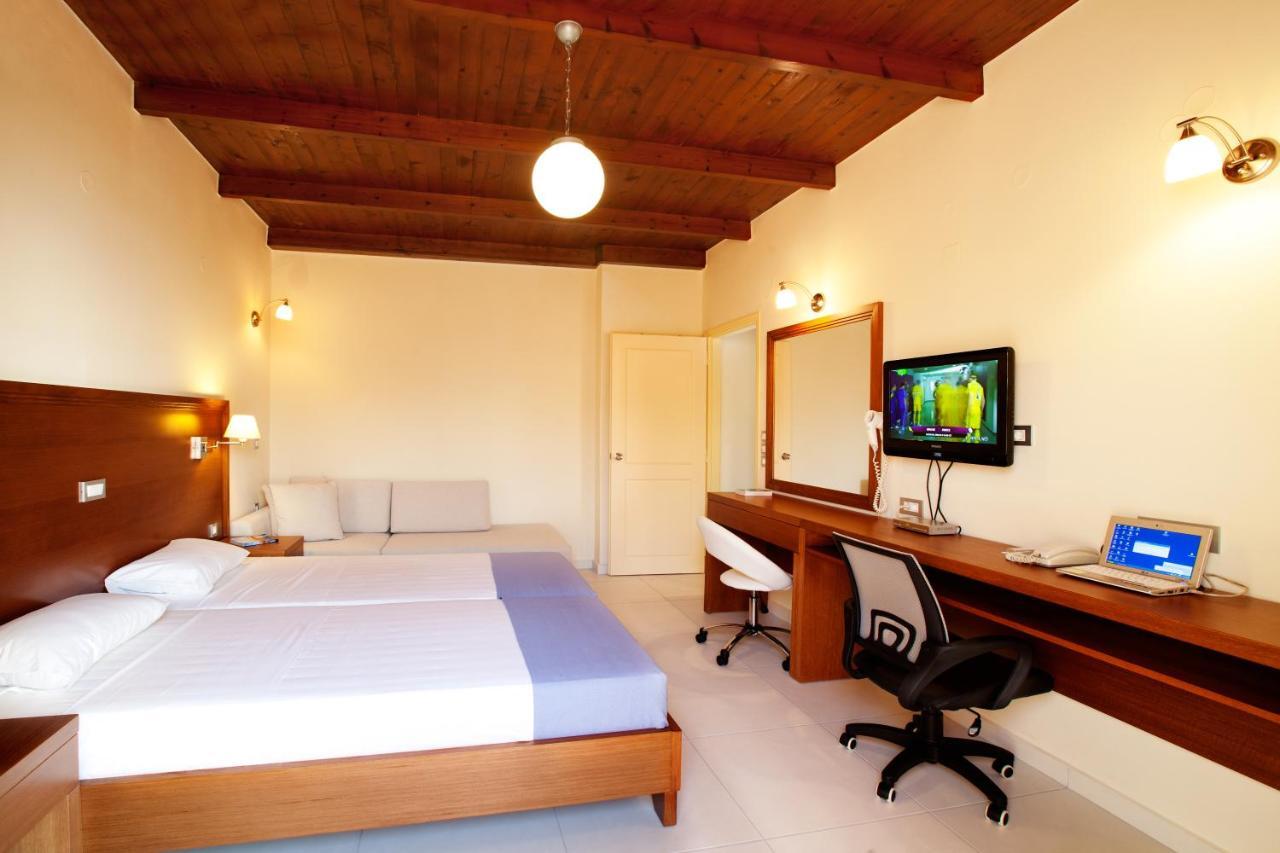 Giorgi'S Blue Apartments Kalathas Habitación foto